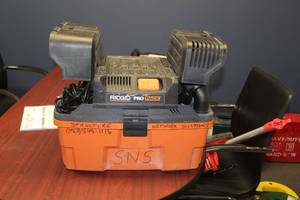 lot 27 image: Ridgid Pro Pack Vac WD455500