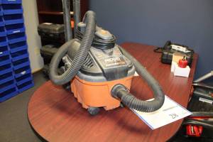 lot 28 image: Ridgid 4-Gallon Portable Vac