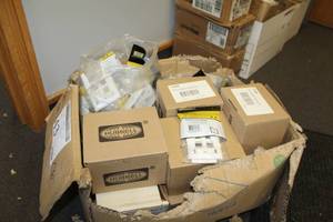 lot 43 image: Lot of (1 Box) Hubbell Modular Port Face Plate