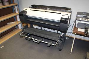 lot 1 image: Canon ImagePROGRAF iPF780