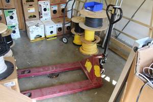 lot 118 image: Northern Industries Pallet Truck