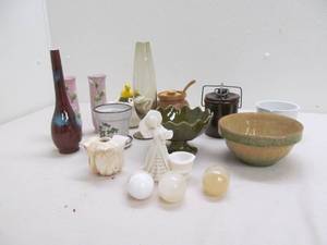 Assortment of kitchen tools