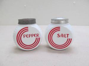 Vintage saltpepper set