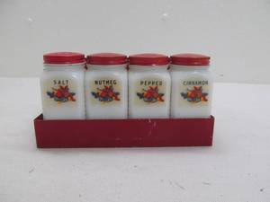 Vintage saltpepper, tin tray