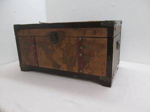 Decretive storage chest