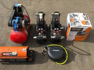 lot 18 image: ASSORTED PALLET WITH MIXED AIR COMPRESSORS SEE PICS