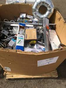 lot 21 image: ASSORTED PALLET WITH MIXED FAUCETPLUMBING PRODUCTS SEE PICS