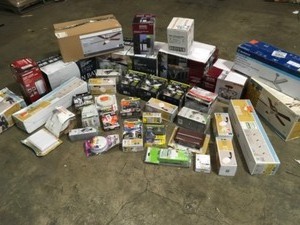 lot 39 image: ASSORTED PALLET WITH MIXED LIGHTING SEE PICS