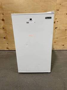 lot 8 image: MAGIC CHEF 4.4 cu. ft. Mini Fridge in White