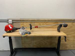 lot 15 image: CRAFTSMAN WS430 25-cc 4-Cycle 18-in Straight Shaft Gas String Trimmer with Attachment Capable and Edger Capable