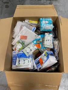 lot 33 image: Box of Various Light Bulbs