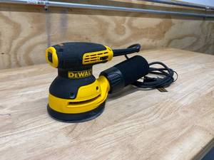 lot 46 image: DEWALT 3 Amp Corded 5 in. Variable Speed Random Orbital Sander
