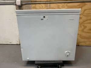 lot 59 image: FRIGIDAIRE 7.2 Cu. Ft. Chest Freezer