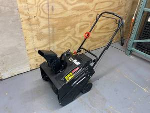 lot 62 image: MASTER CRAFT 20 87cc Snow Blower