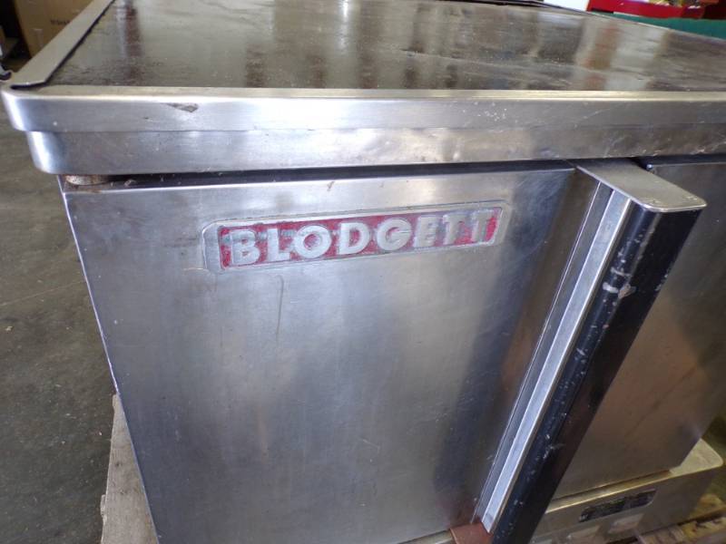 lot 85 image: Commercial Oven with legs NG Consignor states works