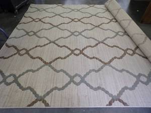 lot 5 image: Large Rug 8 x 10