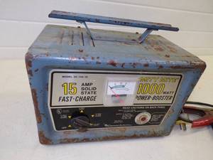 lot 13 image: Battery Charger