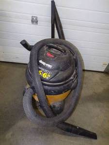 lot 15 image: 16 Gallon Shop Vac