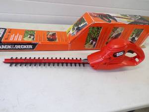lot 16 image: 18 Hedge Trimmer