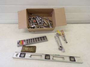 lot 32 image: Tools with Sockets, Ratchets and more