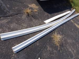 lot 47 image: 3 Pieces of Dock Bumper