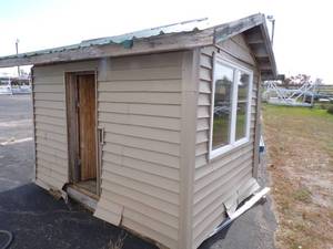 lot 62 image: Play House  Deer Stand Hunting Blind