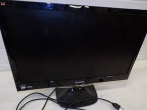 lot 84 image: 24 Computer Monitor