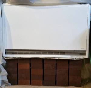 lot 102 image: Dimplex Storage Heater