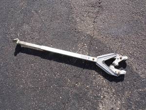 lot 105 image: Transom Brace