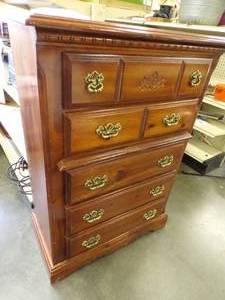 lot 125 image: 5 Drawer Dresser