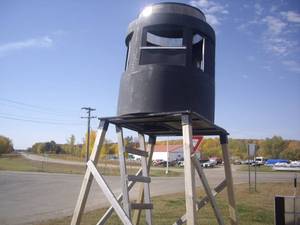 lot 104 image: Vantage - Deer Stand - LOOK OUT 360