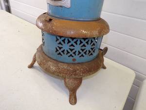 lot 129 image: Perfection Smokeless Oil Heater Consignor states work