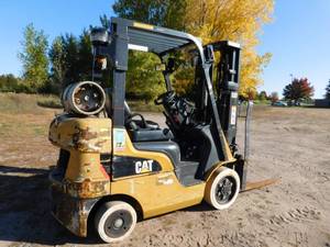 lot 5 image: 2010 Cat 2C500 Forklift