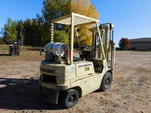 lot 8 image: 1983 Mitsubishi FG15 Forklift