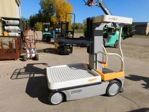 lot 13 image: Crown Wave 50-118 Personal Man Lift