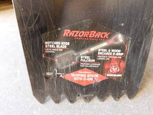 lot 32 image: 2 - Razorback Roofing Shovels
