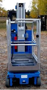 lot 13A image: 2013 Genie GR-20 Runabout Lift