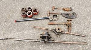 lot 40 image: Toledo Pipe Threading Tools
