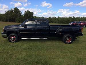 lot 1 image: 2006 Chevy Silverado 3500 LT Dually 4x4
