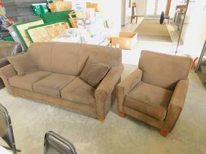 lot 1 image: RV Tan Sofa and Chair