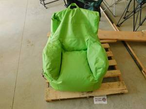 lot 7 image: Green Beanbag Chair
