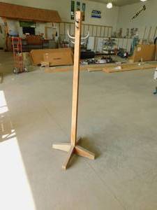 lot 10 image: Wood Coat Rack