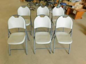 lot 12 image: 6 MetalWhite Plastic Chairs
