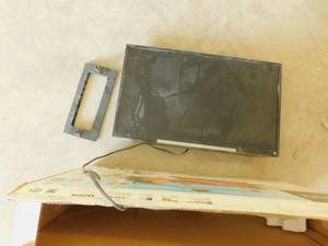 lot 17 image: Sony LCD 32 TV