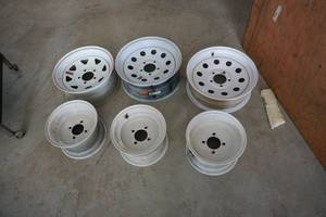 lot 43 image: 7 RV White Spoke Rims