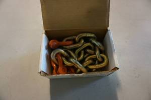 lot 89 image: 2 Safety Chains