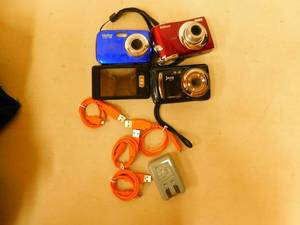 lot 229 image: 4 Cameras and Accessories