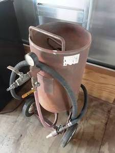 lot 4 image: Portable Sand Blaster