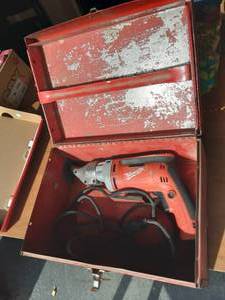 lot 39 image: Milwaukee 18 Ga. Electric Power Shear With Case