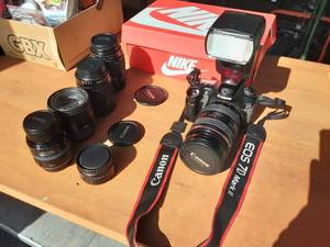 lot 41 image: Canon EOS60D Camera With 5 Lenses
